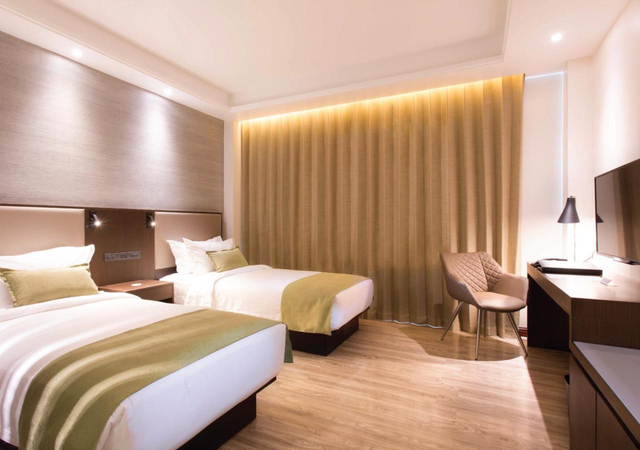 The Marison Hotel Legazpi Extérieur photo